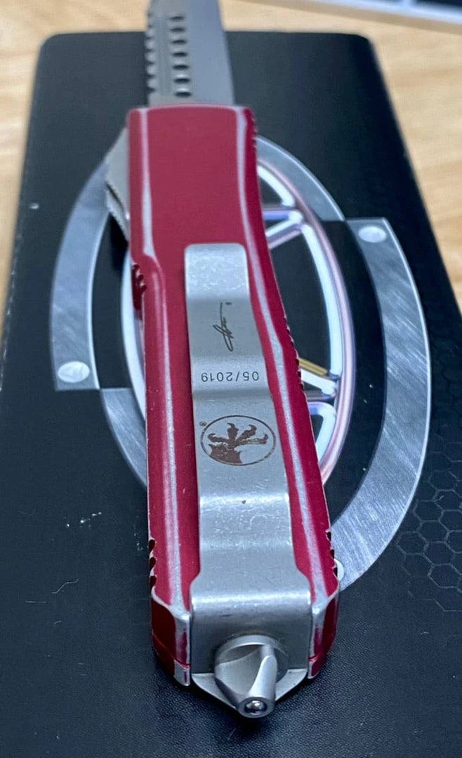 All Knife Brands Microtech Ultratech Hellhound Signature 119-10 - Distressed Red Knife 2 All Knife Brands Microtech Ultratech Hellhound Signature 119-10 - Distressed Red Knife