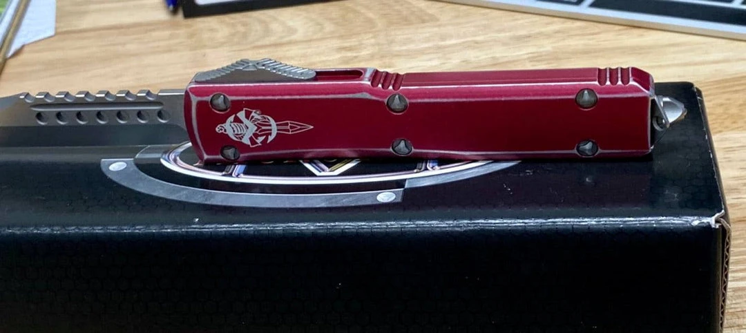 All Knife Brands Microtech Ultratech Hellhound Signature 119-10 - Distressed Red Knife 4 All Knife Brands Microtech Ultratech Hellhound Signature 119-10 - Distressed Red Knife