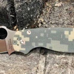 Spyderco Knives Spyderco Paramilitary 2 Knife CPM-S45VN Satin Blade, Digital Camo Handles
